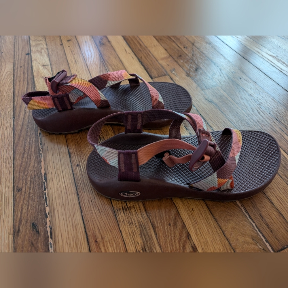 Chalco sandals, women's sz 9